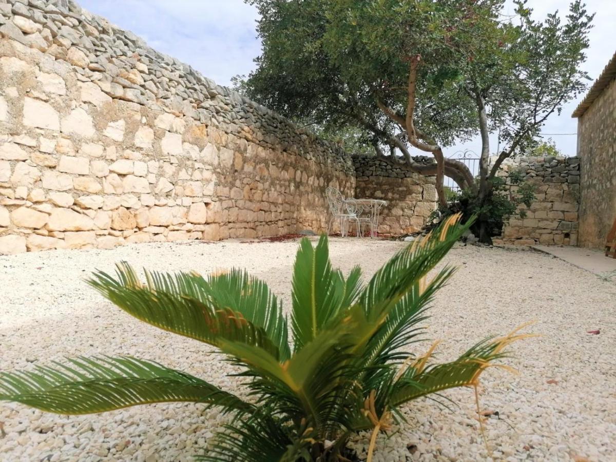 Il Baglio Di Kharrub Rural Guest House Pozzallo Buitenkant foto