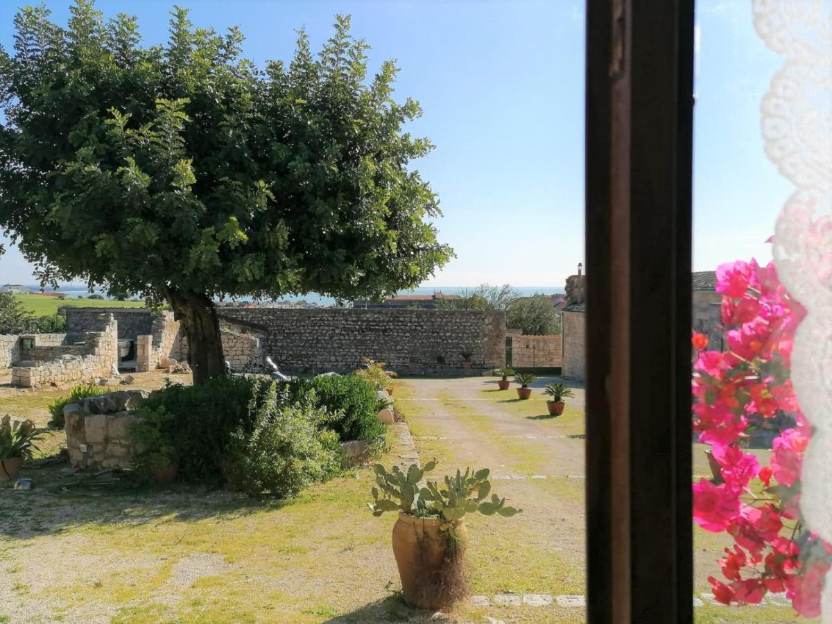 Il Baglio Di Kharrub Rural Guest House Pozzallo Buitenkant foto