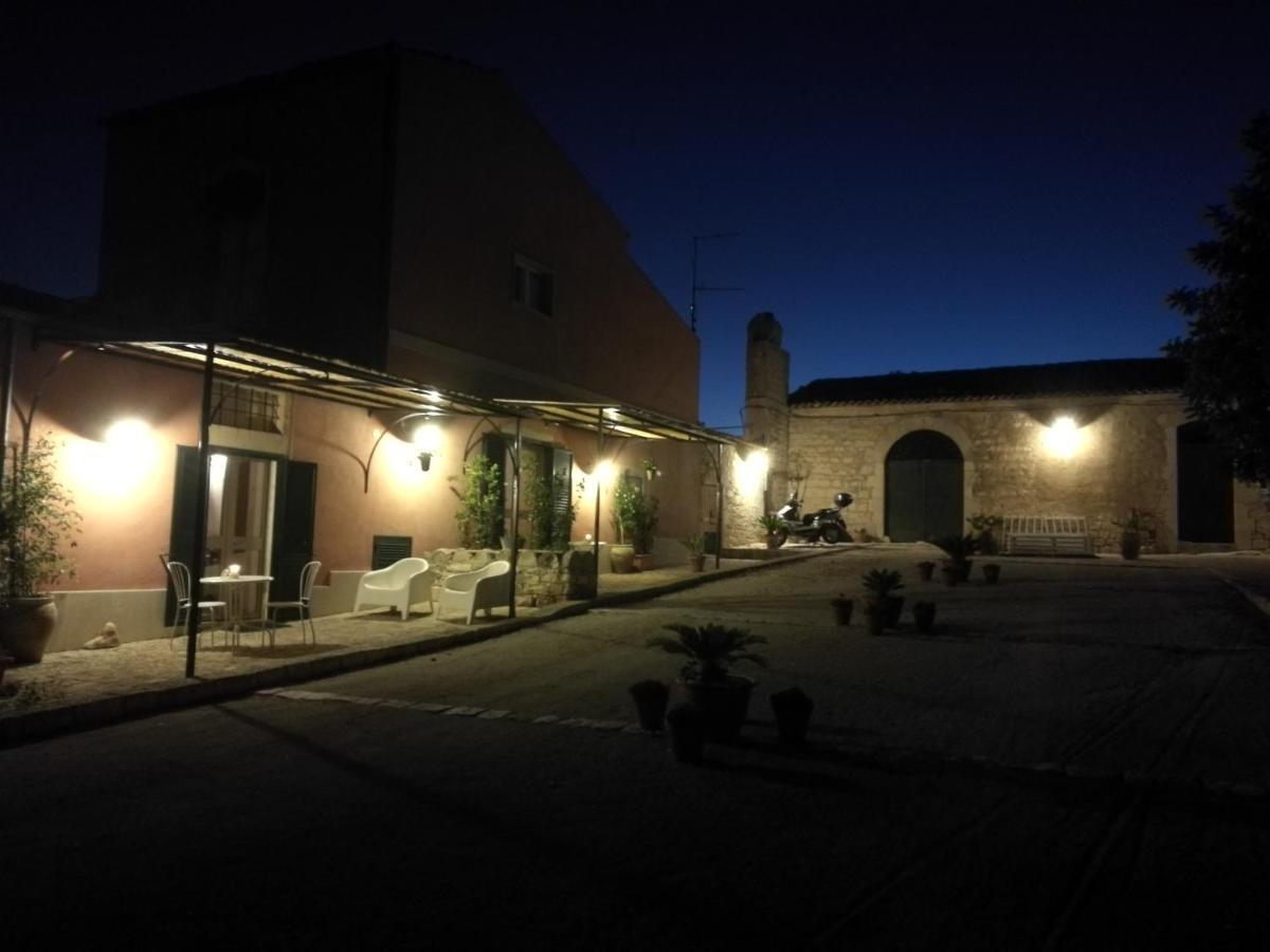 Il Baglio Di Kharrub Rural Guest House Pozzallo Buitenkant foto